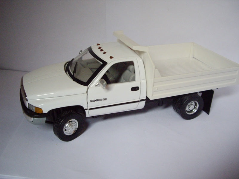 1:18 Anson Dodge Ram 3500 '95 Dump Truck (white)