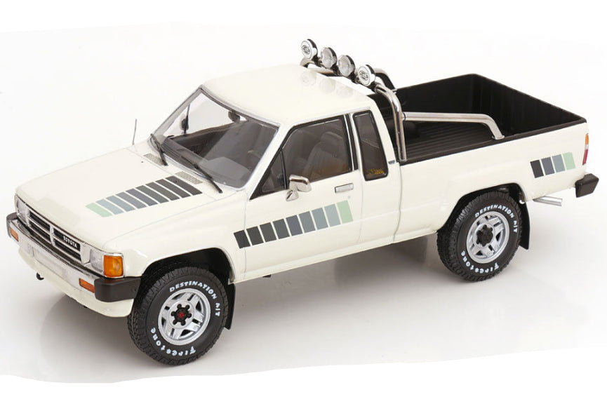 KK Scale 1985 Toyota Hilux Xtra Cab 4x4 Pickup Truck White 1:18
