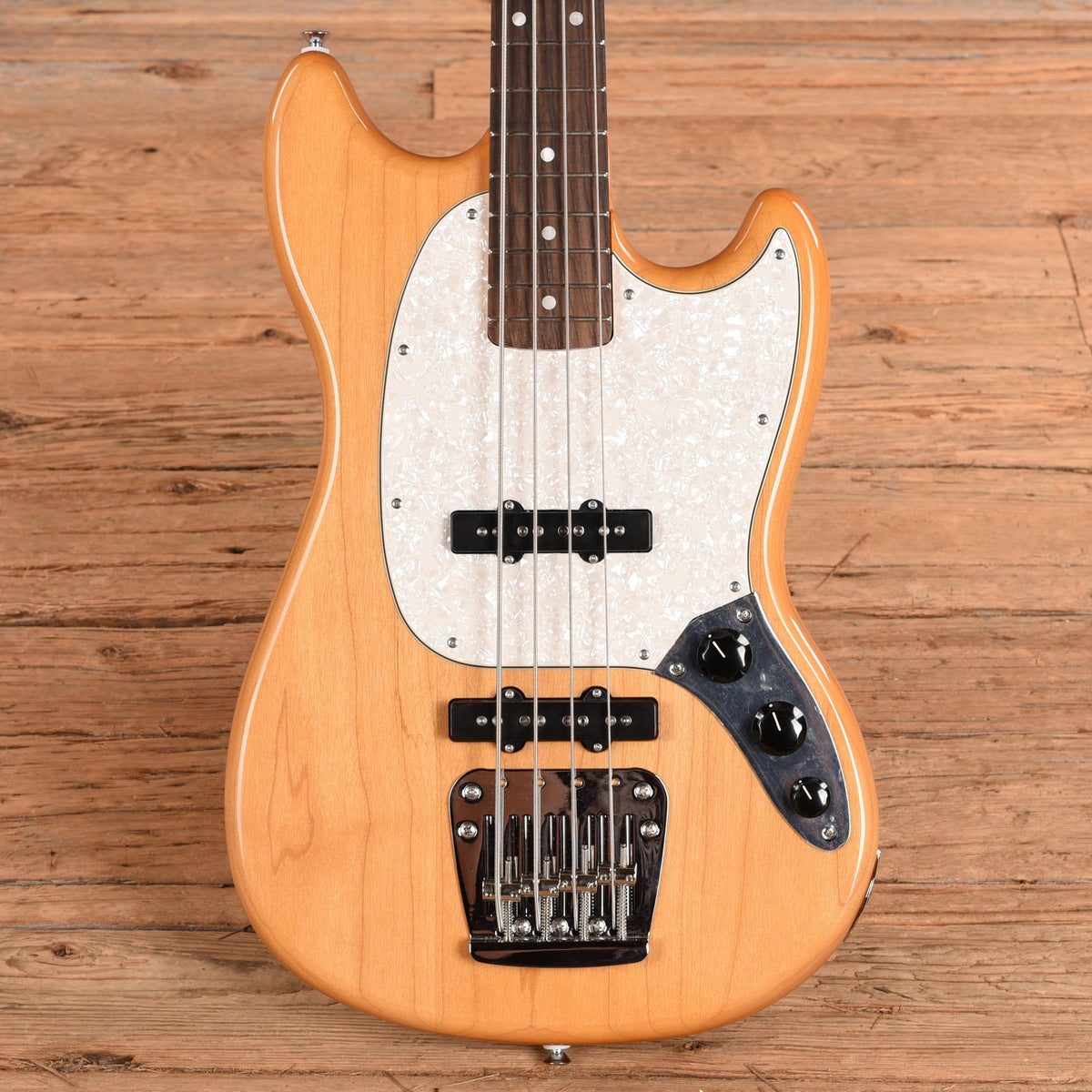 Fender Chilli Beans. Maika Mustang Bass Natural 2025