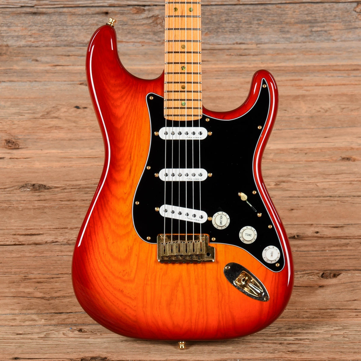 Fender American Deluxe Stratocaster Aged Cherry Burst
