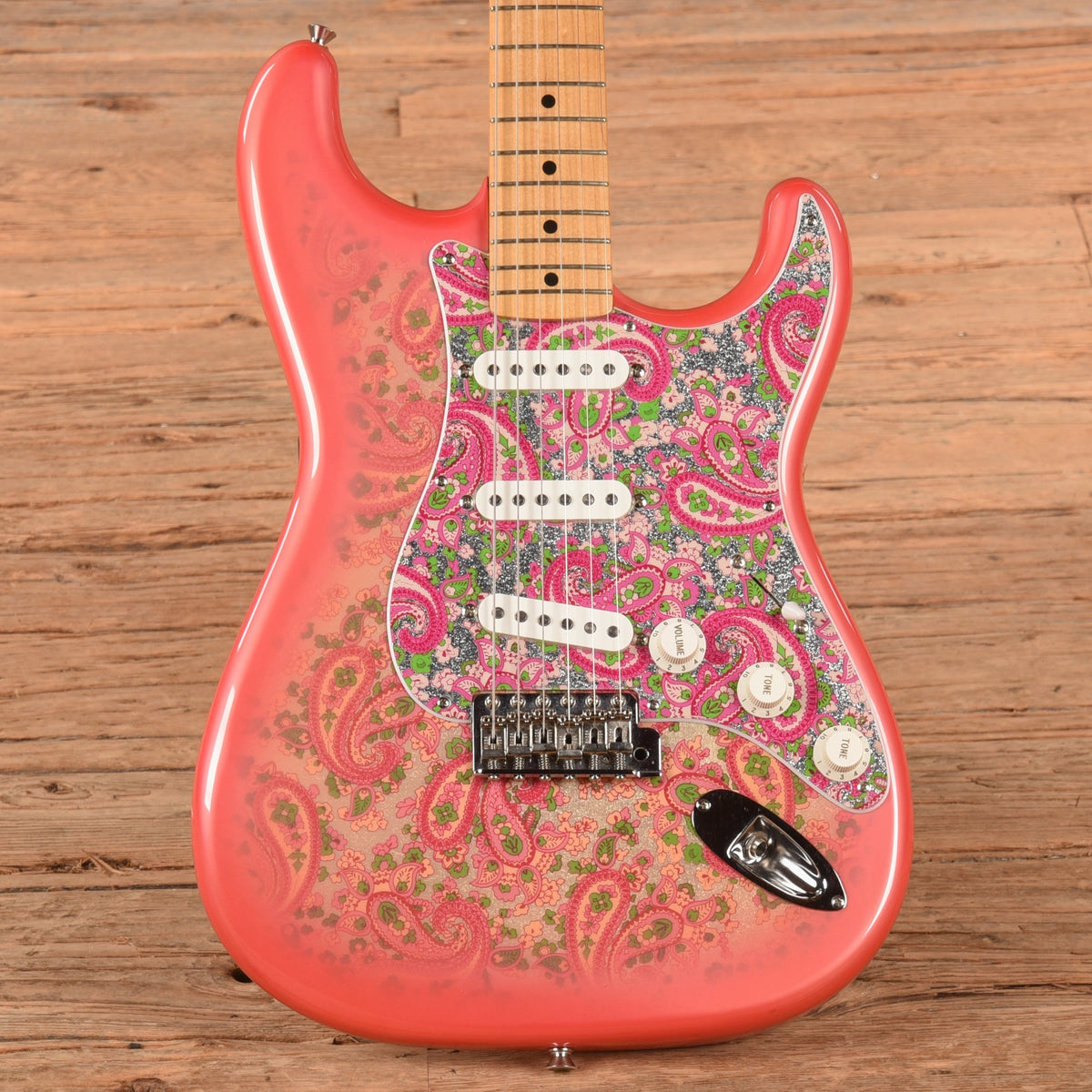 Fender CIJ Stratocaster Pink Paisley