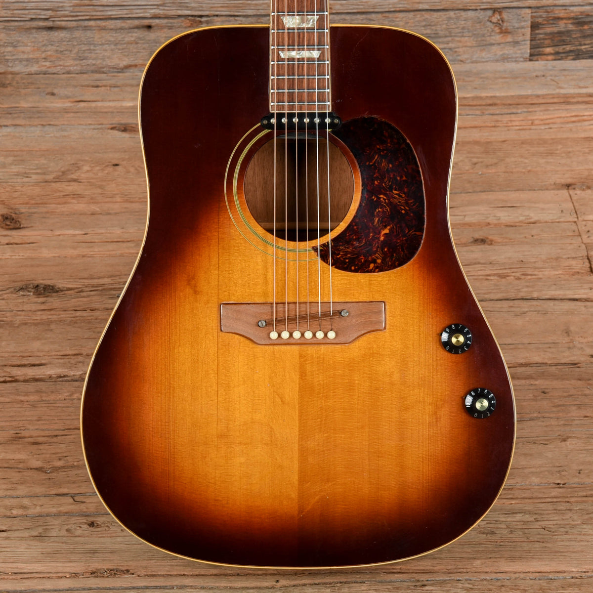 Gibson J-160E Sunburst 1975
