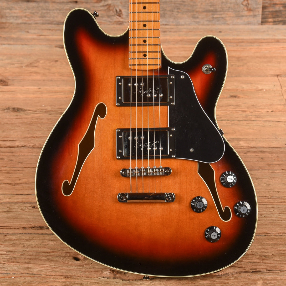 Squier Classic Vibe Starcaster 3-Color Sunburst 2024